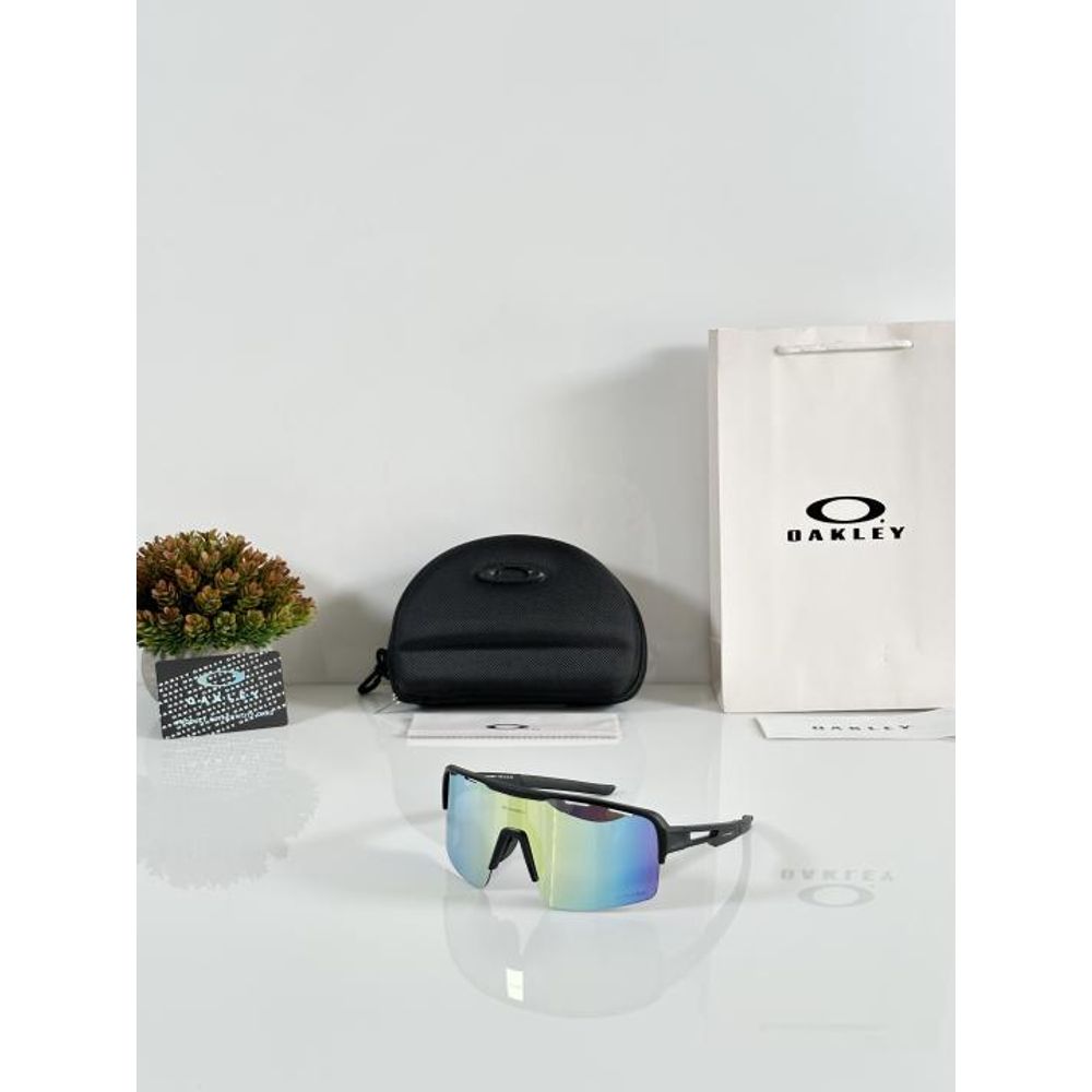 Oakly 8836 Black Green Mercury