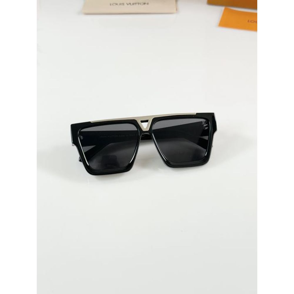 Loius Vutton 1502 Silver Black