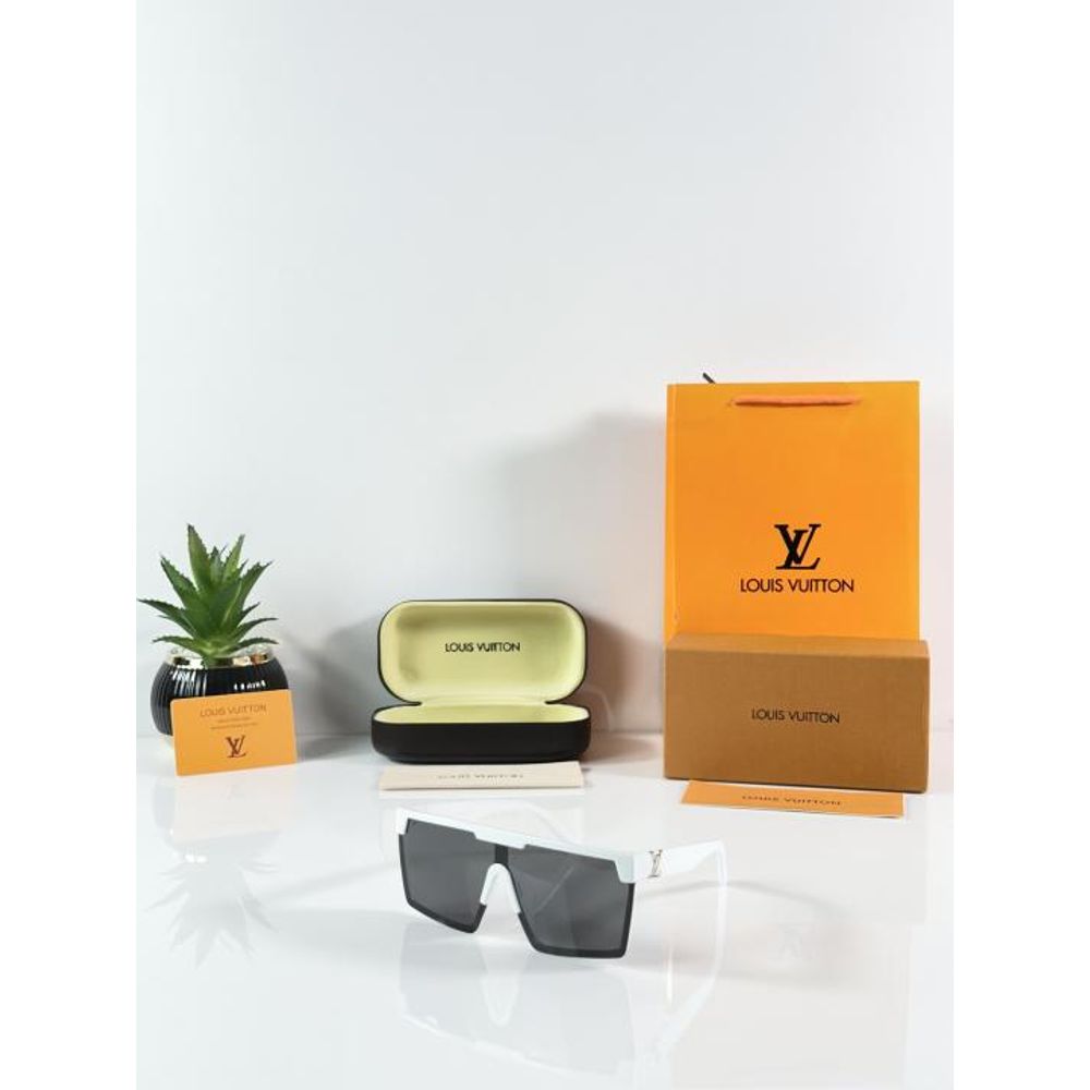 Loui Vuitton 1012 White Black