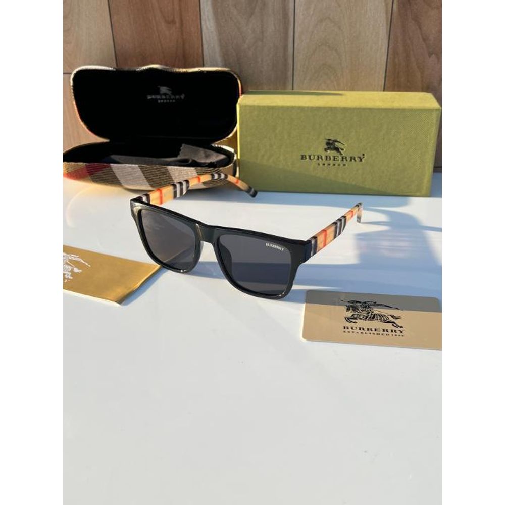 Burberr 4395 glossy black