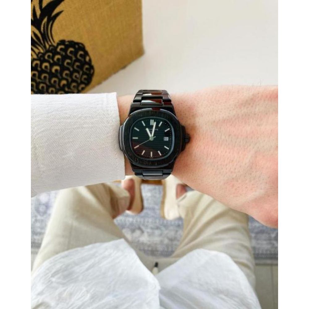 Patek Philipe Nautilus Quartz (Black)