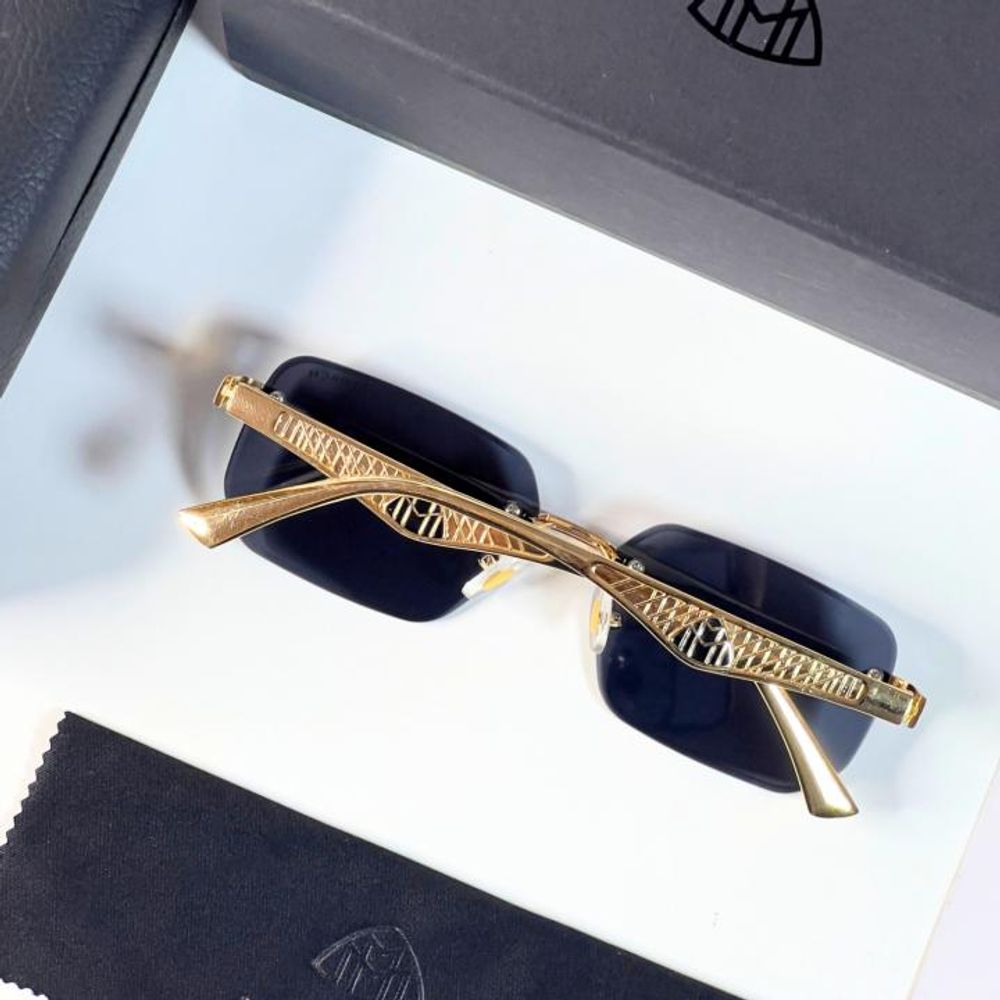 Maybac 9840 gold black