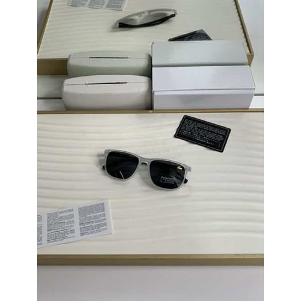 1001 white black