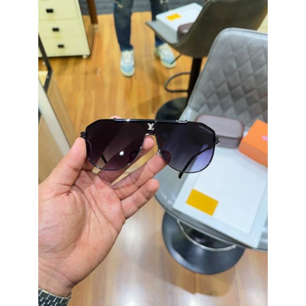 Loui vuitton 22295 black shaded