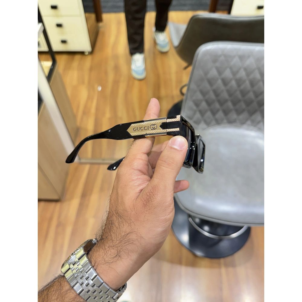 Gucci_002_gold_black