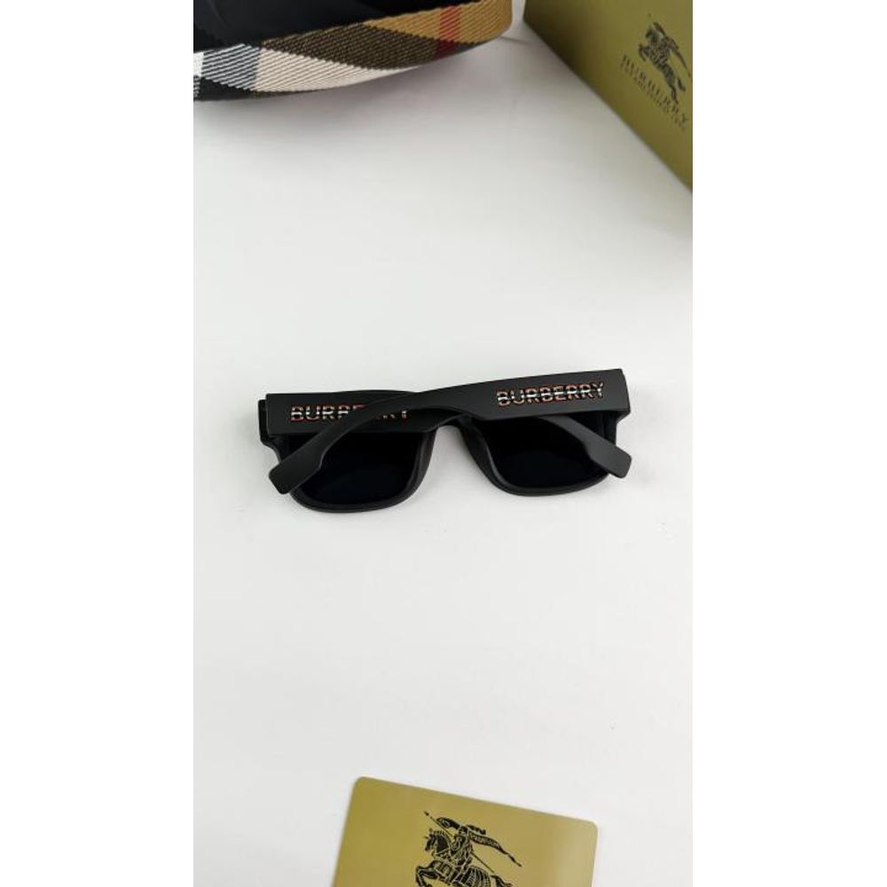 Burbery_signature_black_4358