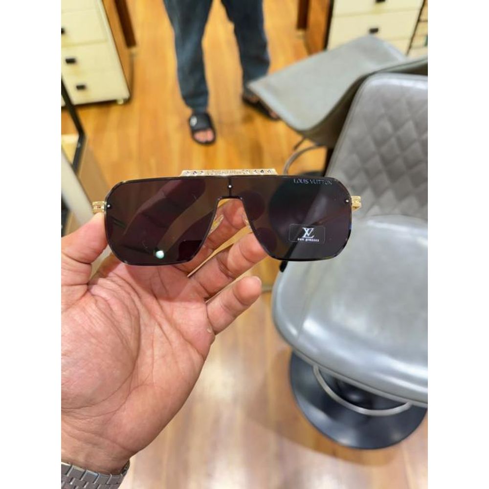 Loui vuitton 24027 gold black