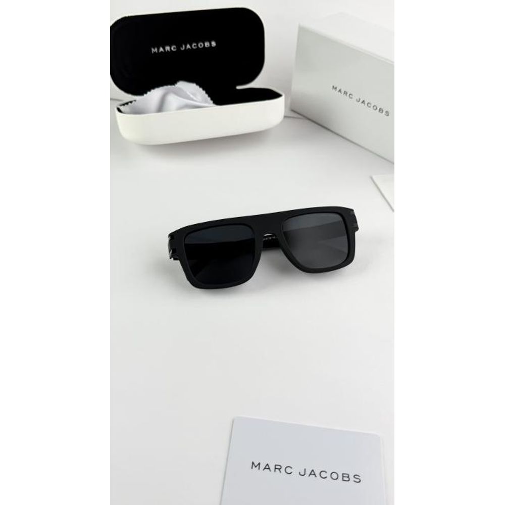 MARC JACOBS BLACK 1004