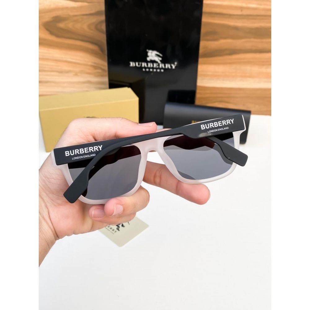 Burber_white_black_4293