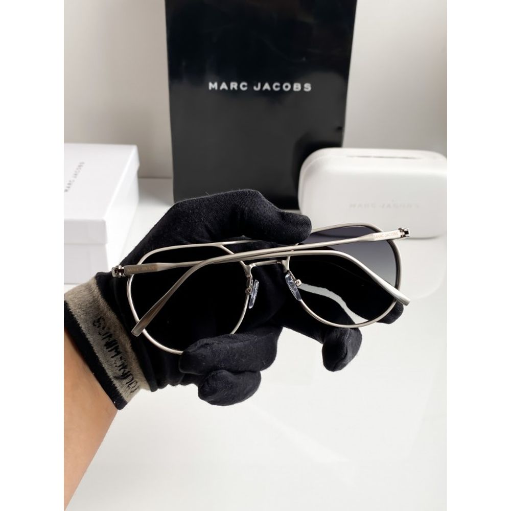 Marc Jacobs Green shade 5052