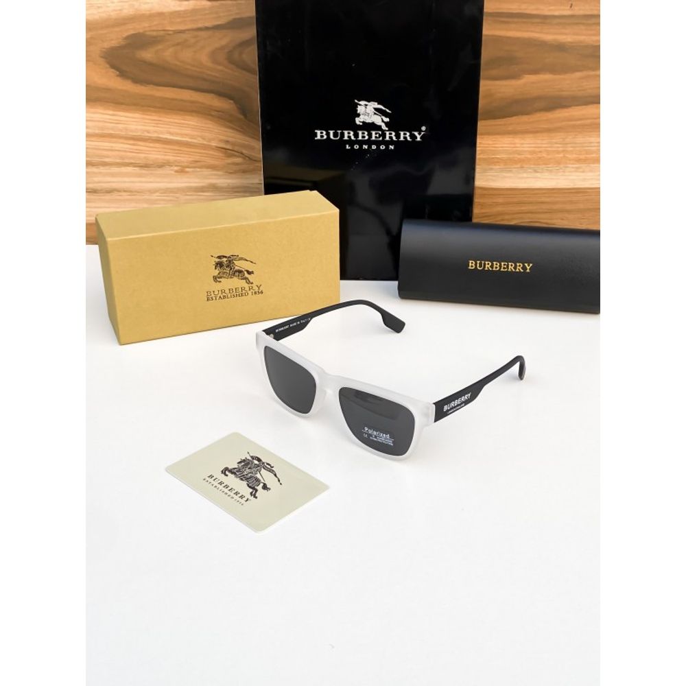 Burber_white_black_4293