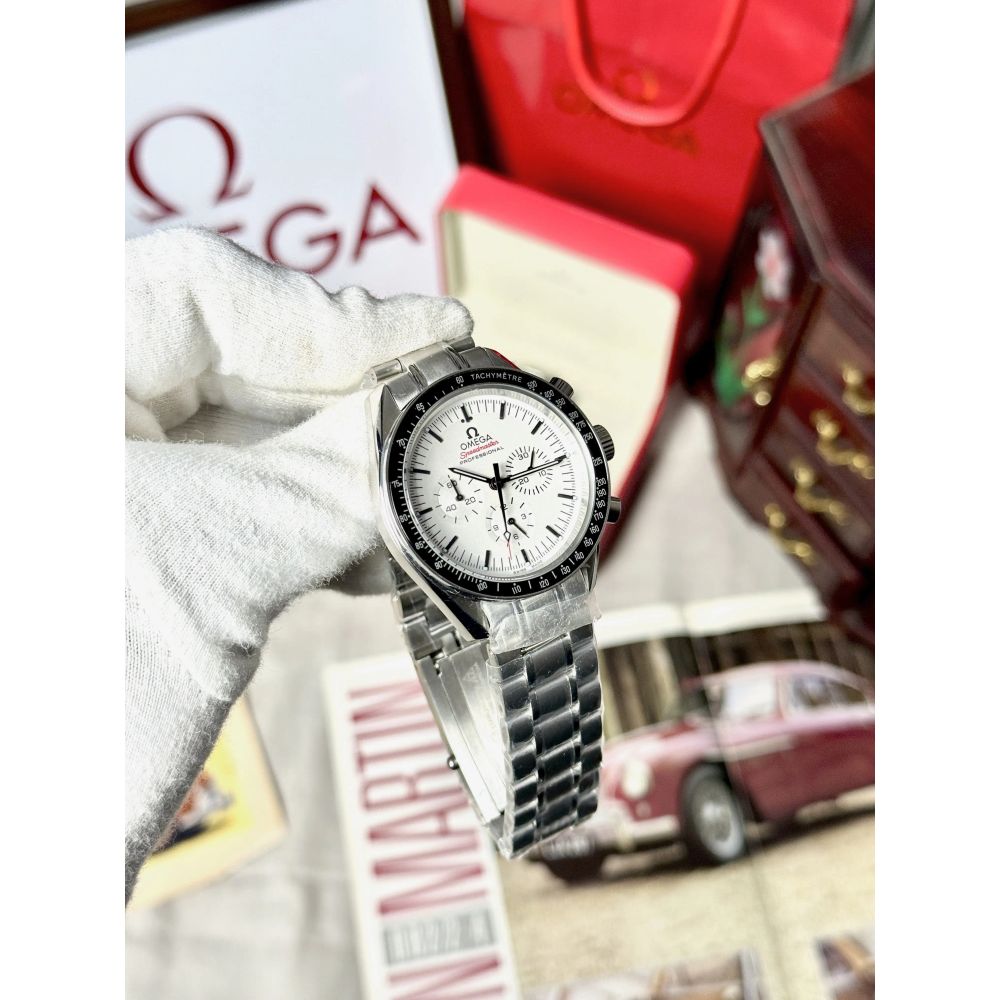 OMega Speedmaster Professional Moonwatch With Dual Strap