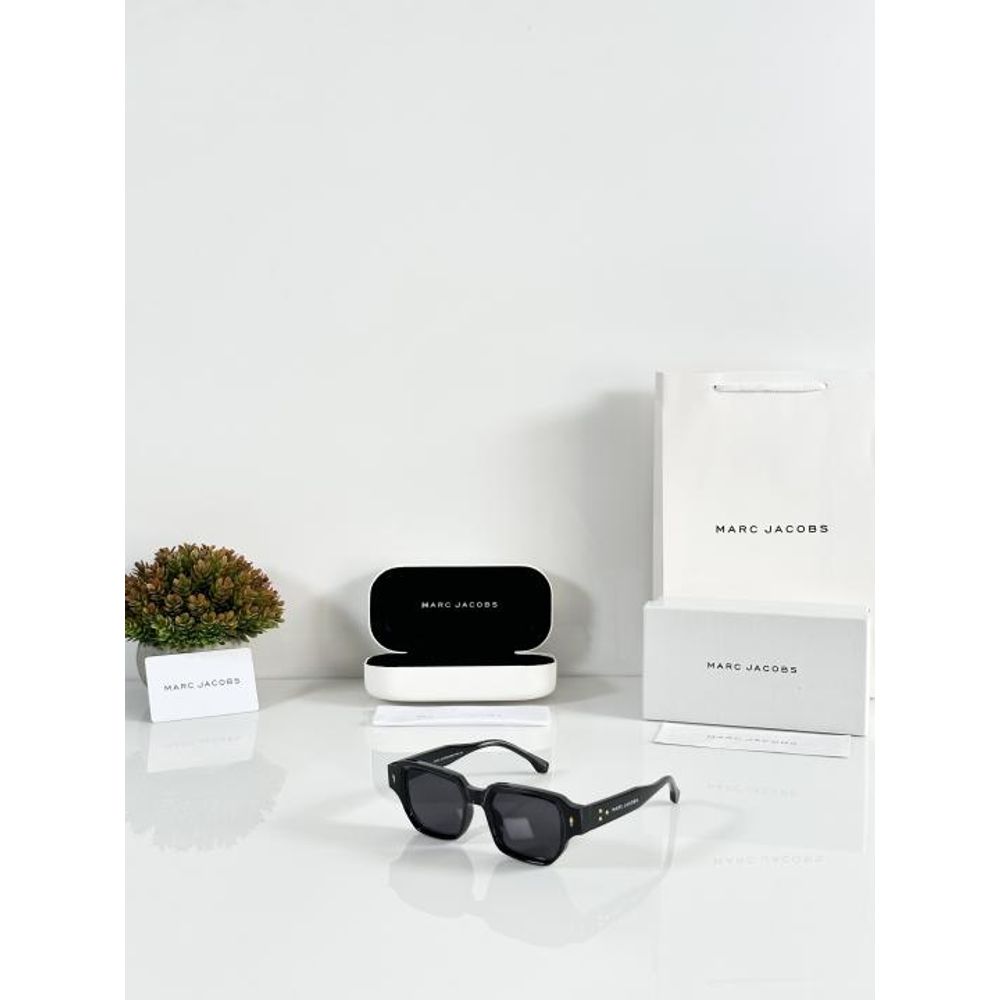 Marc Jacobs 1110 Black