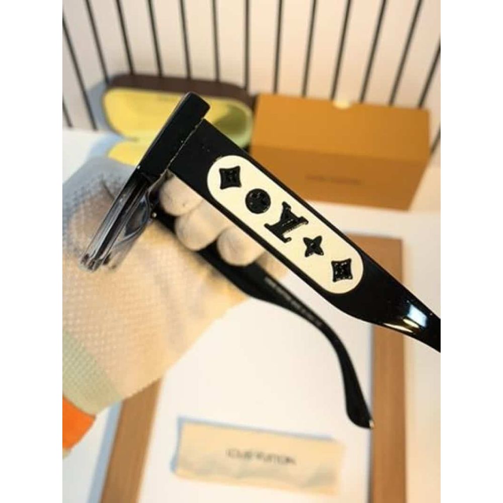 Louis vuitton 1336 black white