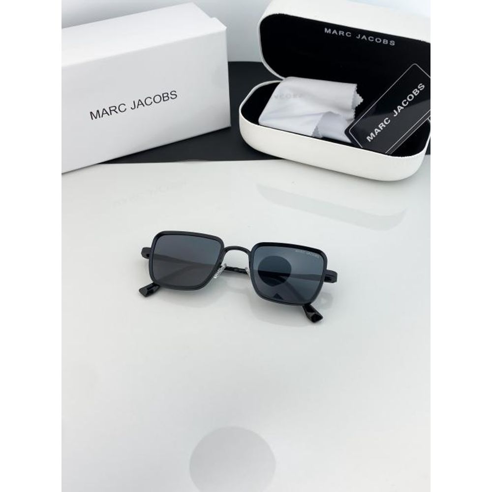 MARC JACOBS BLACK 60