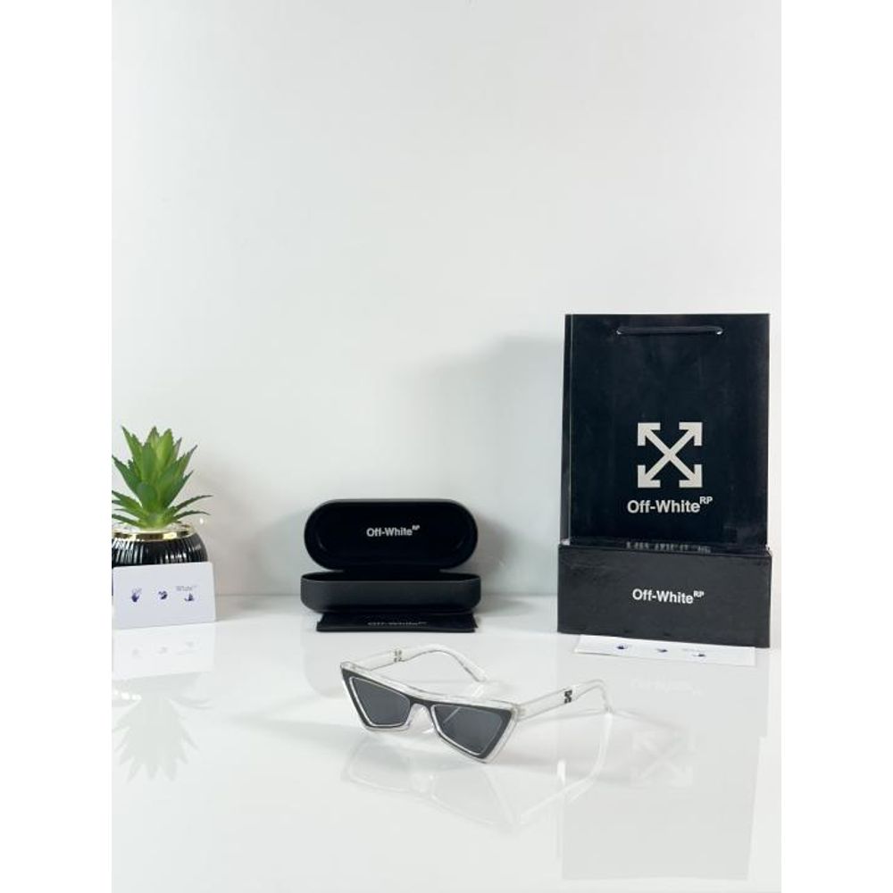 Of White_88993_Water_Black