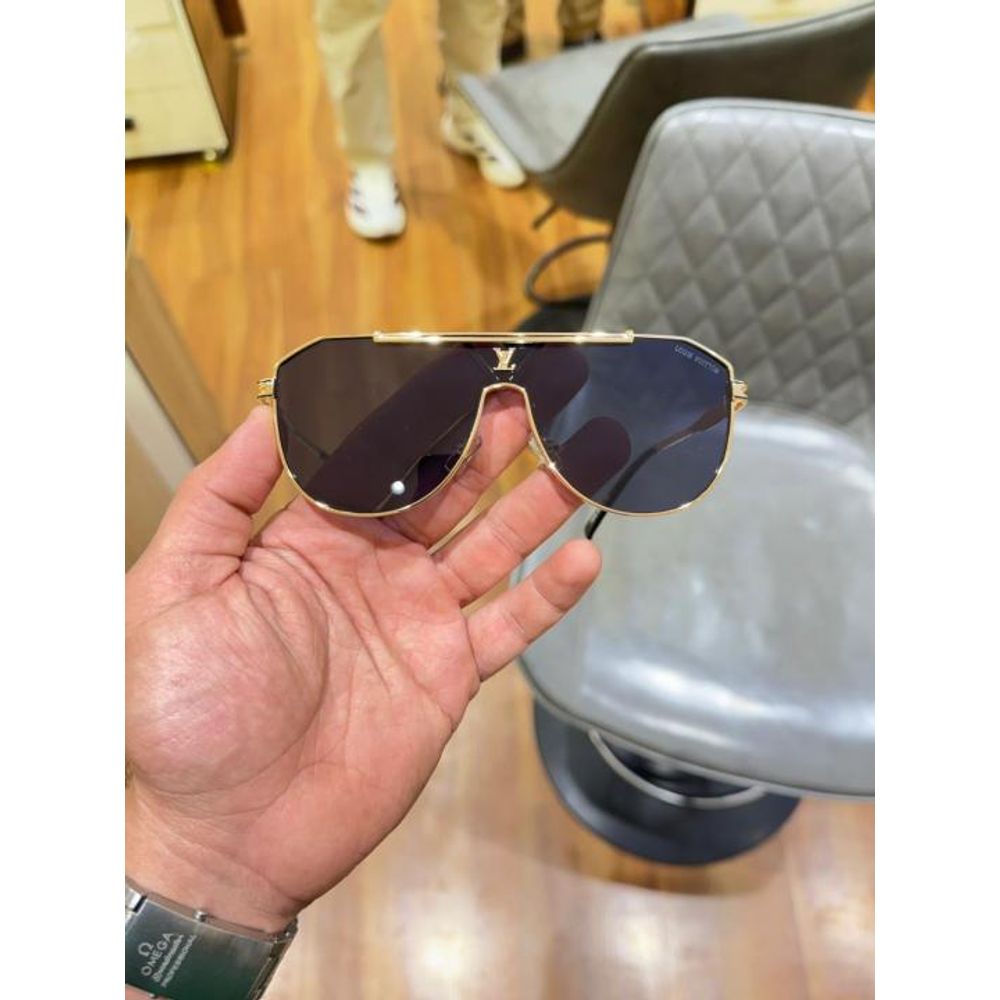 Loui vuitton 22295 gold black