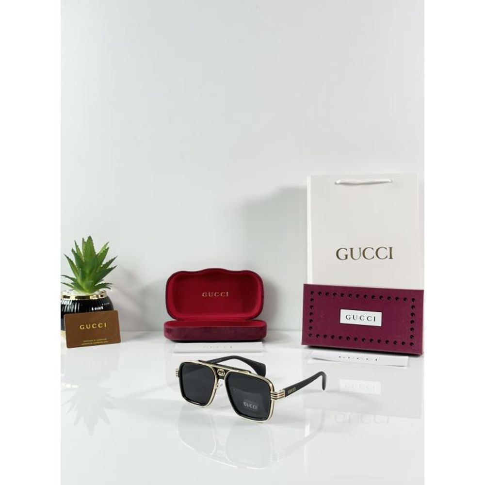 Guchi_1295_Gold_Black