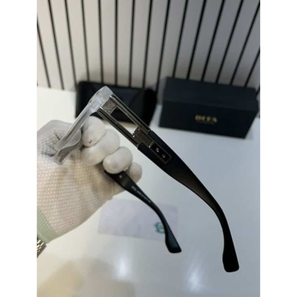 Dita 1001 white black