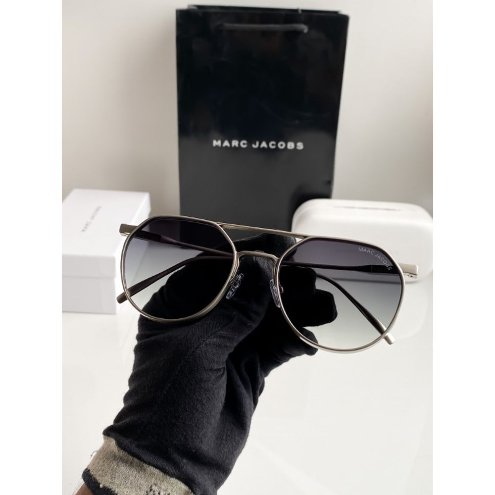Marc Jacobs Green shade 5052