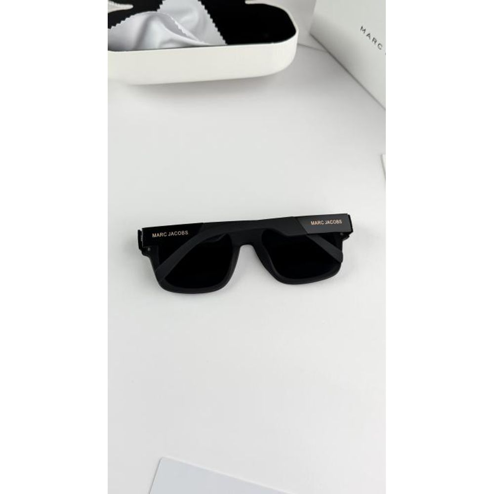 MARC JACOBS BLACK 1004