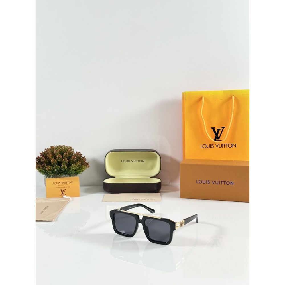 Luis 121 Gold Black