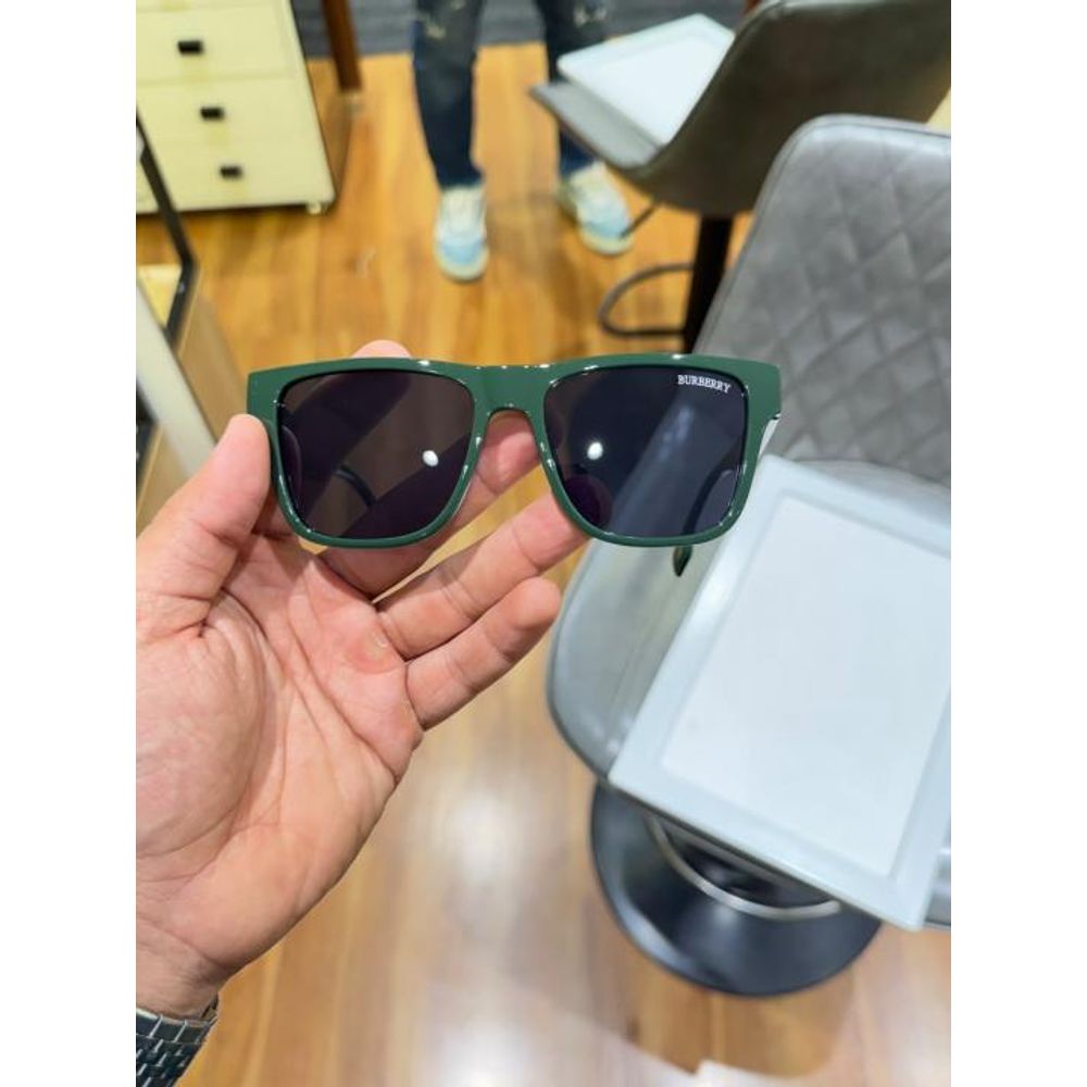 Burberr 4358 olive green