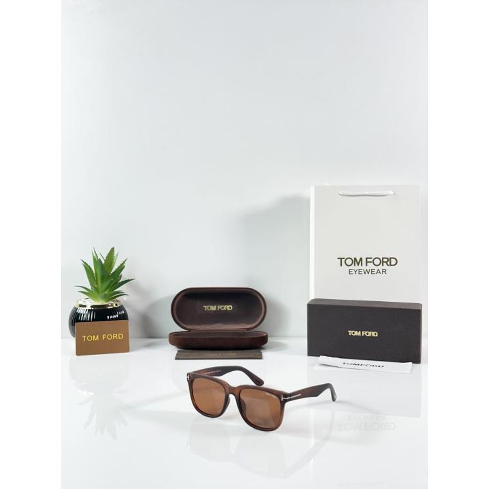 TOM 0775 Brown