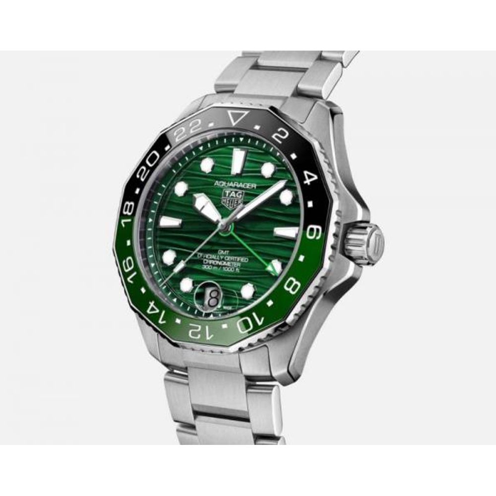 Tag_g Aquaracer Professional 300m date automatic japan zik zake line green niddle