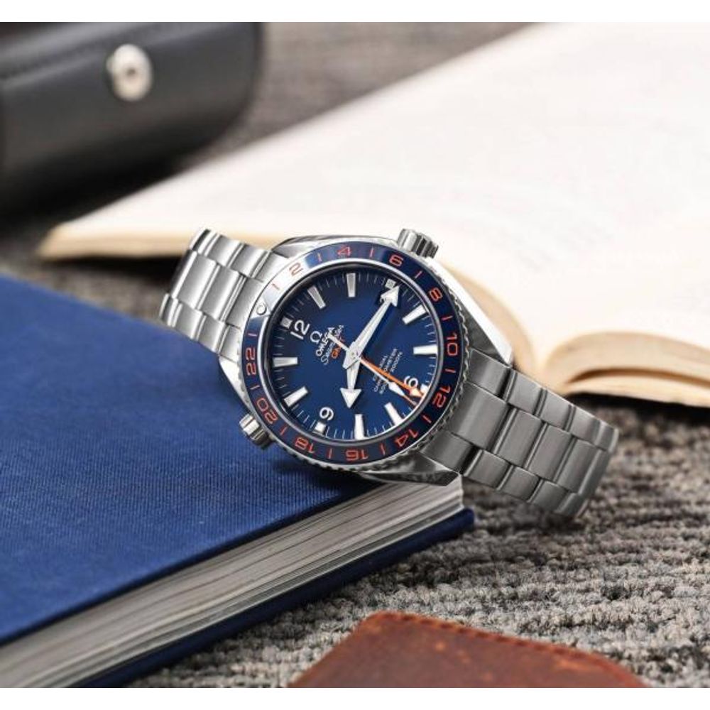 Omegg_a Seamaster Planet Ocean 600M silver blue and red