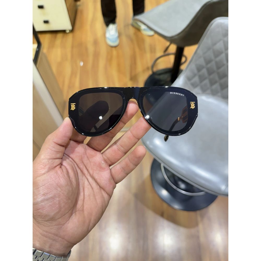Burberry_98412_black_gold