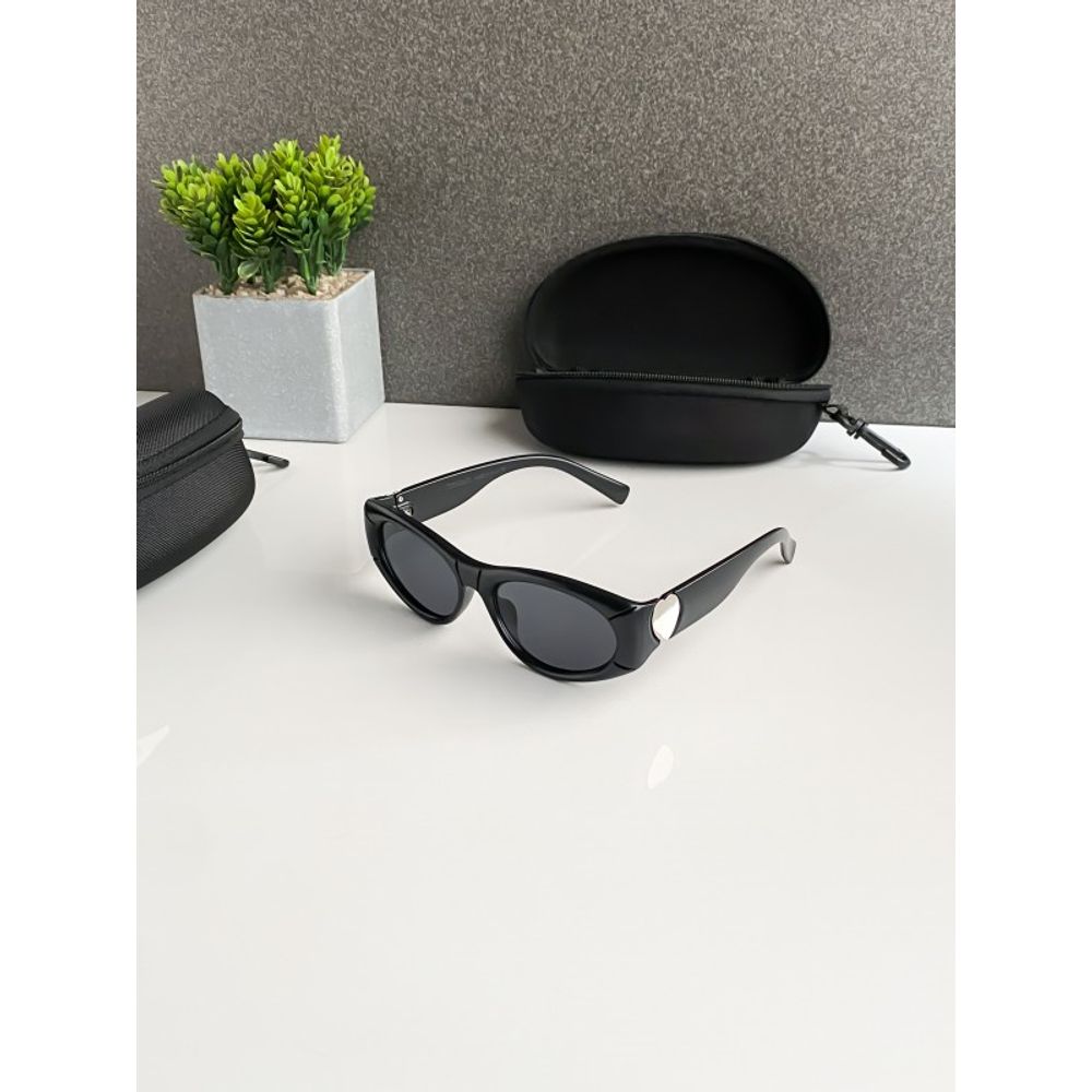Tiffany_Black