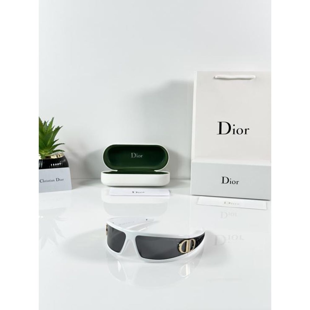 Christian Dio 3382 White Black
