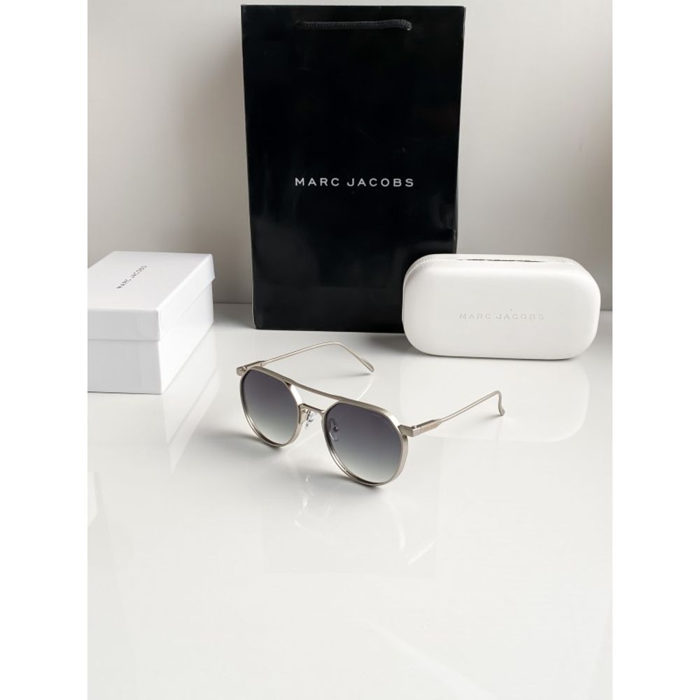 Marc Jacobs Green shade 5052