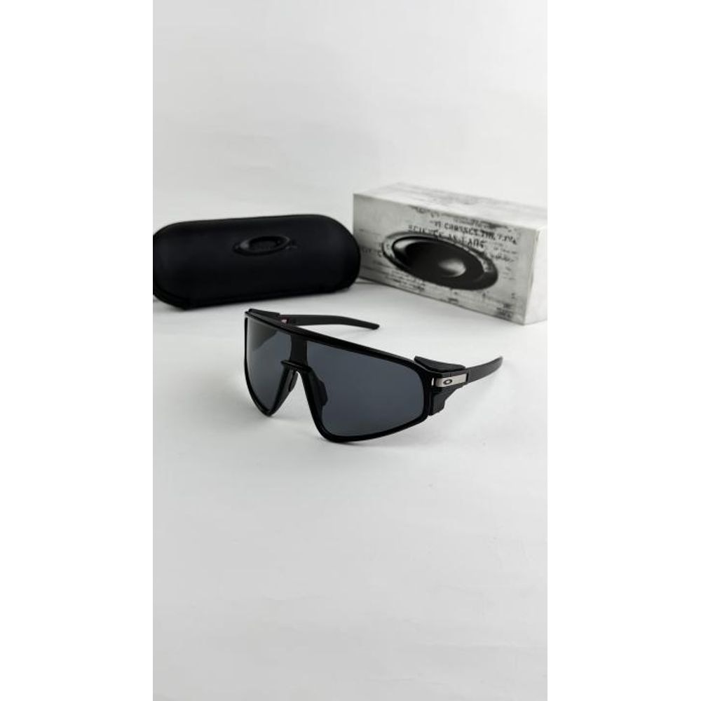 Oakli_black 9404-83