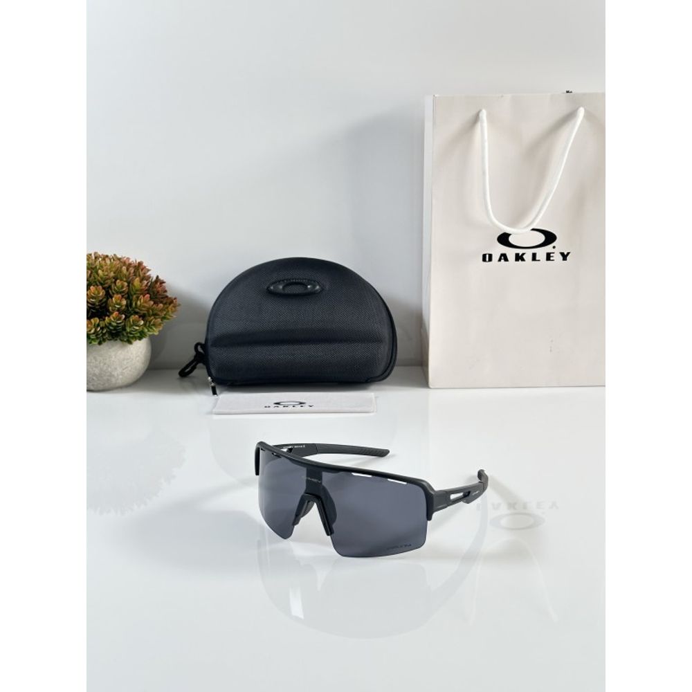 Oakly_8836_Black