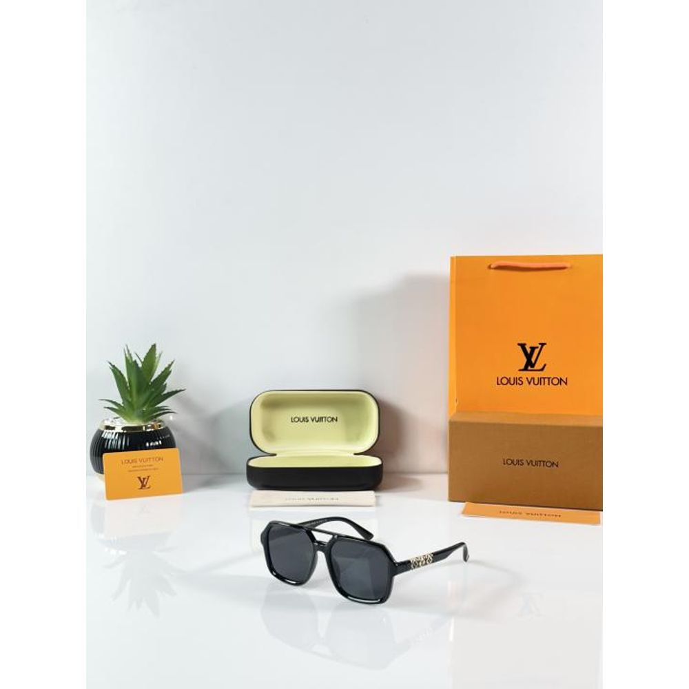 Loius Vutton_2687_Gold_Black