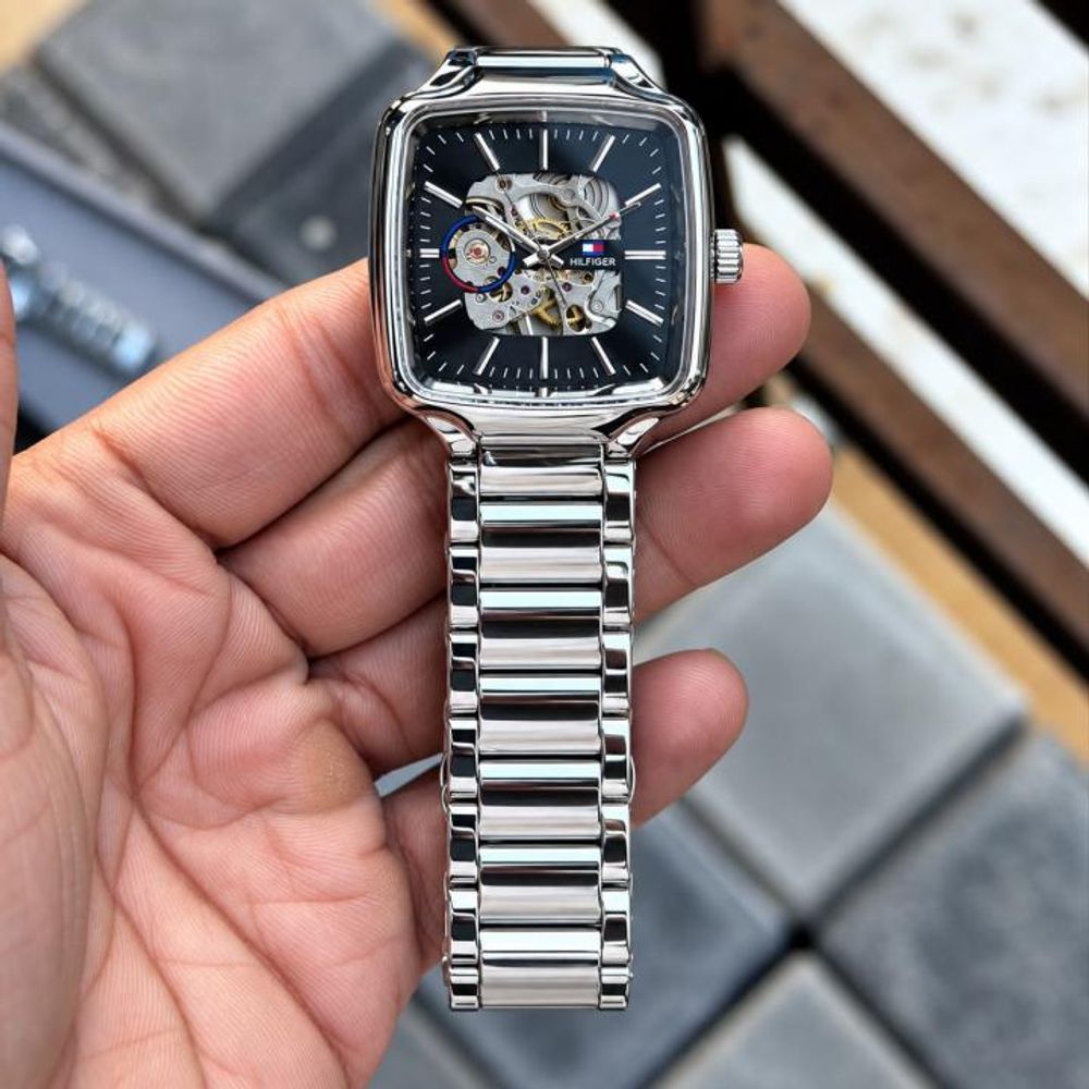 TOMMY HILFIGAR AUTOMATIC WATCH