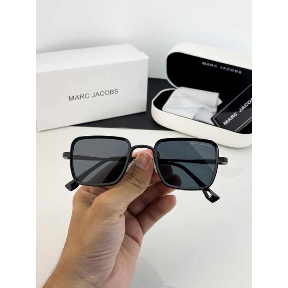 MARC JACOBS BLACK 60