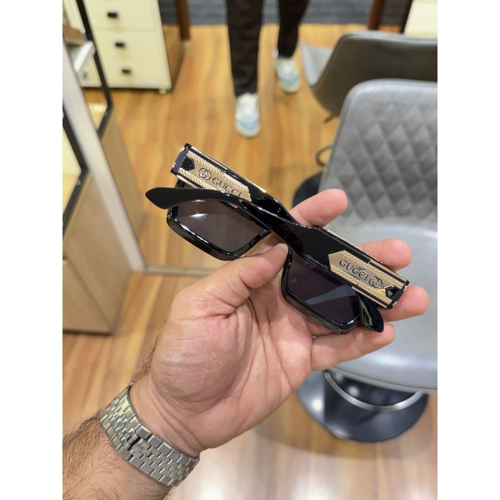 Gucci_002_gold_black