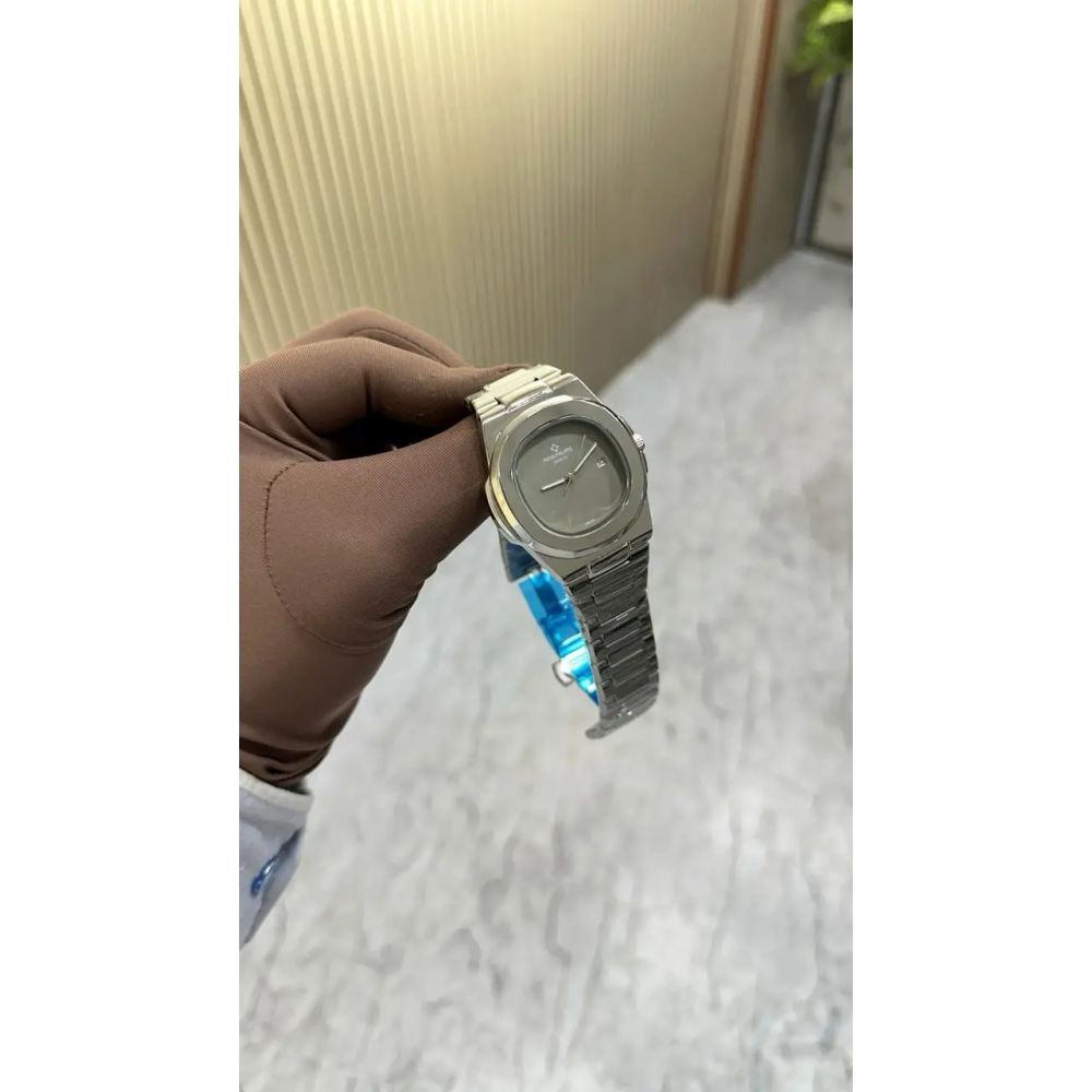 PATEK PHILIPPE  Nautilus