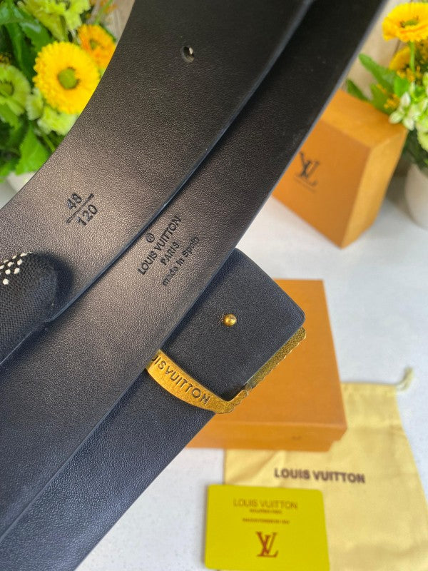 LOUIS_VUITTON EMBOSE BUCKEL BELT WID OG BOX 141