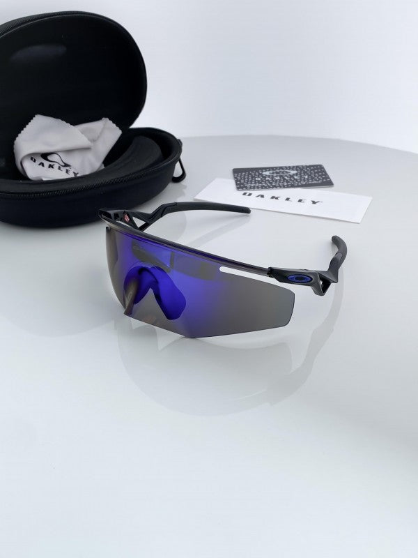Oakle_black_blue_9418