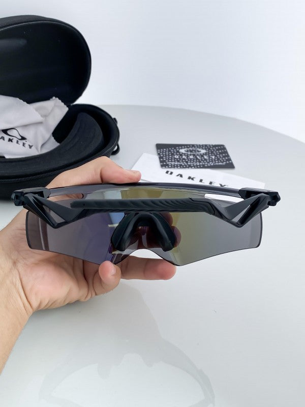 Oakle_black_blue_9418