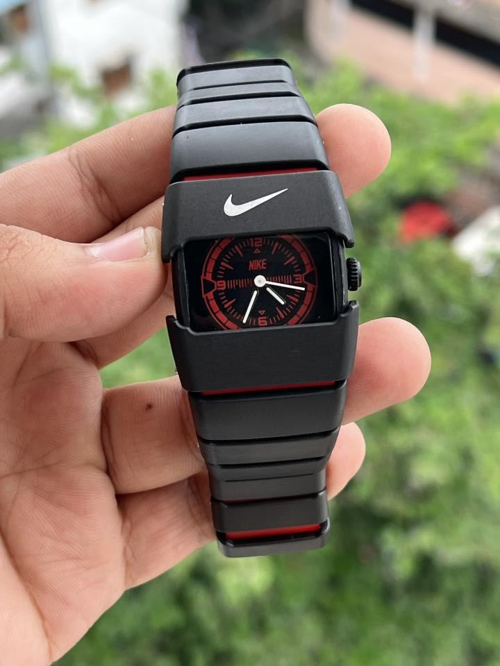 NIK_E BLACK RED