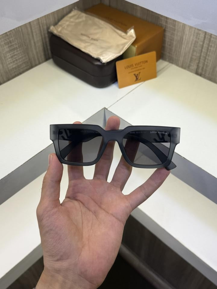 Louis_Vuitton 88082 Dark Grey