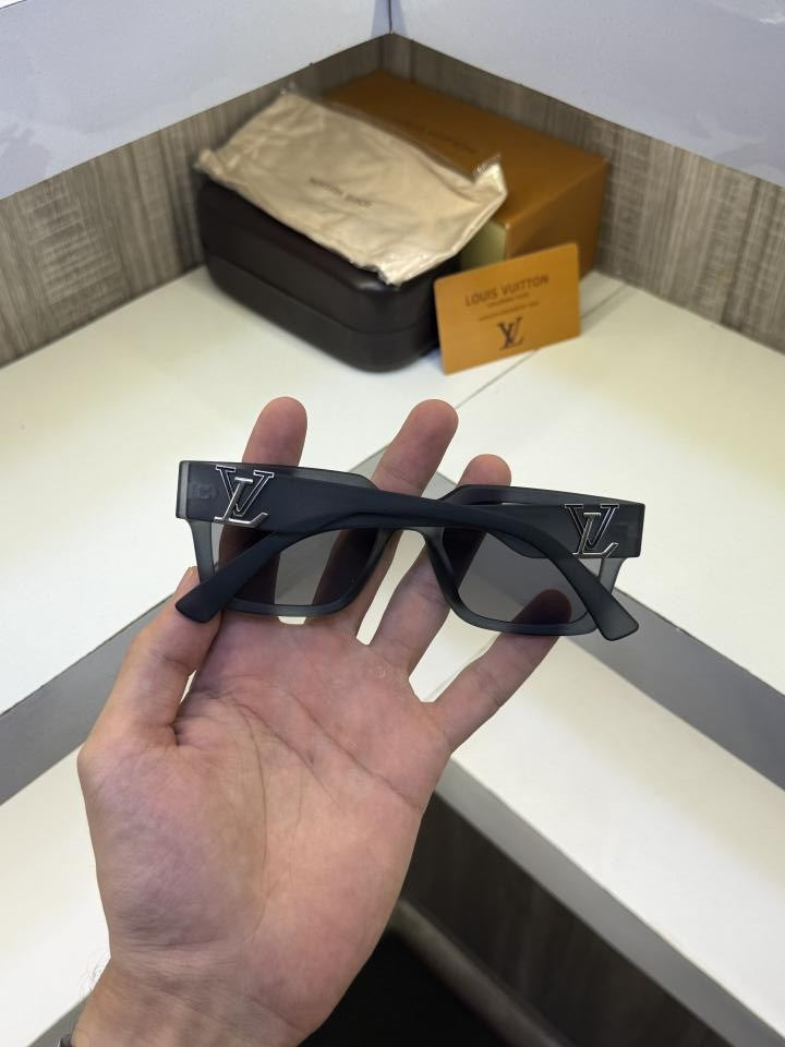 Louis_Vuitton 88082 Dark Grey