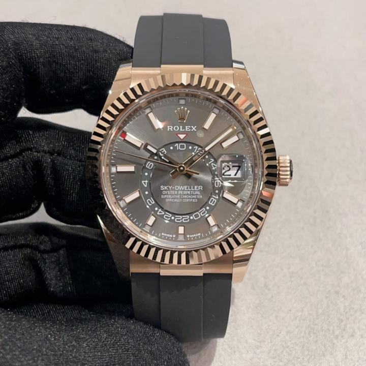 Rolee_x Oyster perpetual Sky Dweller