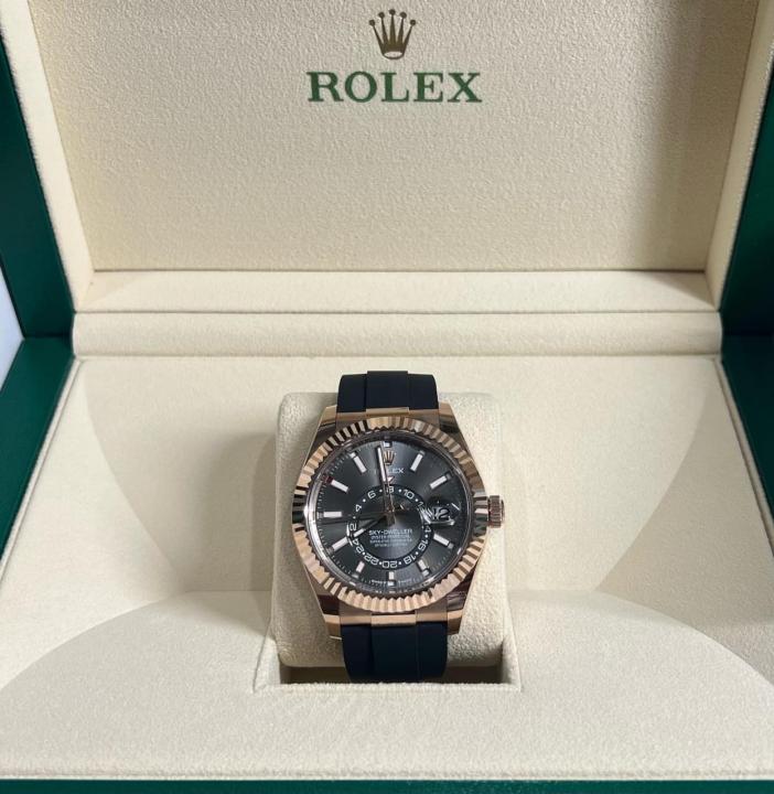 Rolee_x Oyster perpetual Sky Dweller