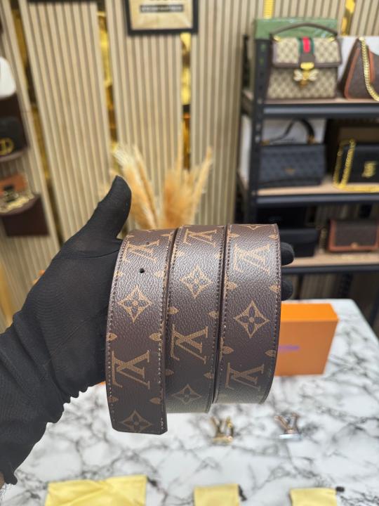 Loui_s Vuitton Belt Combo With Box And Dust Bag Including Carry Bag (L28-Presbyopia)